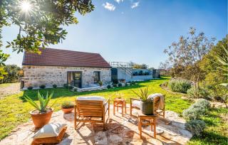 2 Bedroom Gorgeous Home In Gdinj - Gdinj - 9