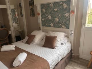 Logis Hôtel- Restaurant Le Relais Guillaume de Normandy-PARKING GRATUIT-Bornes électriques-VUE BAIE TERRASSE-Calme - 9