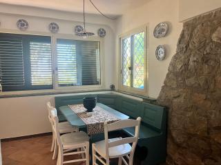 Casa sul mare Lalu a 20 kl da Palermo e 30 da Cefalu tre camere 9 posti - 4