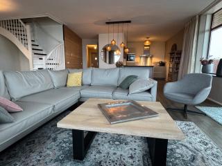 Penthouse with Private Rooftop Jacuzzi, Sauna and panorama lake view - Biddinghuizen - 3