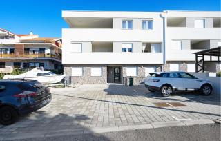 2 Bedroom Stunning Apartment In Brodarica - 8