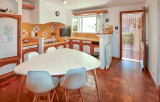 Lovely Home In Malemort-Du-Comtat - 6