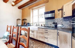 8 Bedroom Gorgeous Home In Courdemanche - Courdemanche - 3