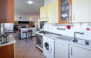 2 Bedroom Nice Apartment In Genova - 3