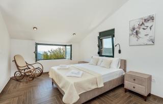 Nice Home In Igalo With House Sea View - Igalo - 4