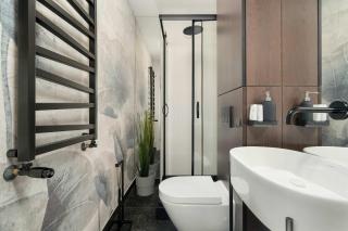 Przestronny Apartament z Biurkiem w Centrum Poznania Blisko Rynku i Parku by Noclegi Renters - Poznań - 5