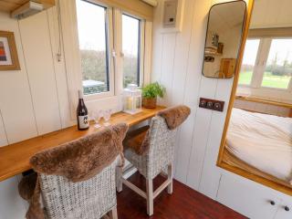 Shepherds Hut - Oak - Lincoln - 3