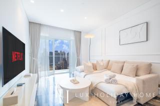 LUX Lavish Suite with Full Marina View 4 - 6