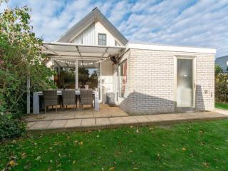 Holiday home with outdoor lounging - Sint Maartenszee - 4