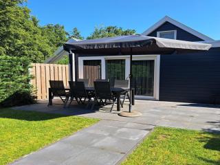Modern & cozy holiday home near beach - Sint Maartenszee - 9