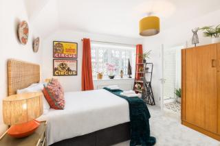 Queens Head Apartments - - 0