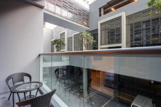 Livbnb- Modern meets Comfort, Studio with Balcony - 9