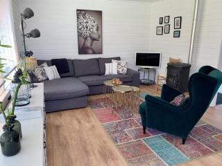 Holiday home with lounge sets - Sint Maartensvlotbrug - 9