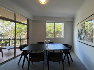 KozyGuru Camperdown Cozy 2-Bed Apt and Parking - 2