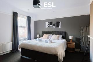 Large 5 Bedroom Victorian House - Drive Way Parking - 0