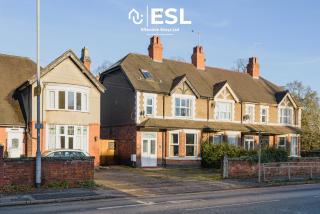 Large 5 Bedroom Victorian House - Drive Way Parking - 9