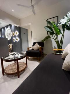 Dhanvantari Luxury Hotel Near Kokilaben Dhirubhai Ambani Hospital Mumbai - 4