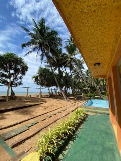 Roy Villa Beach Front - - 9