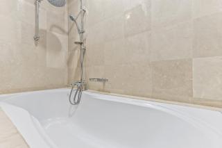 Luxury 6BR JBR Penthouse Panoramic Sea Views, Steps to Marina Beach & The Walk - Dubai - 4