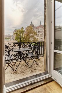 Charming Budapest Apartment with Parliament Views - Budapest - 5