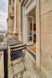 Charming Budapest Apartment with Parliament Views - Budapest - 8