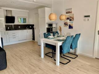 Holiday home with garden - Sint Maartenszee - 8