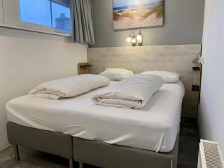 Holiday home for smaller groups - Sint Maartenszee - 2