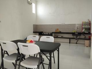 XL guesthouse - Madiun - 4