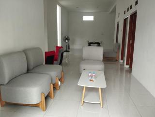 XL guesthouse - Madiun - 8