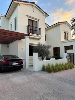 Luxury Paradise 7 Bedroom Plus Maids Villa - 2
