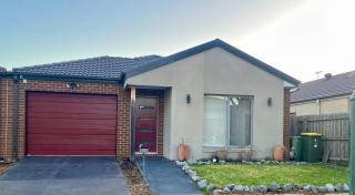 Stunning 3 Bed home in Lynbrook - Lyndhurst - 0