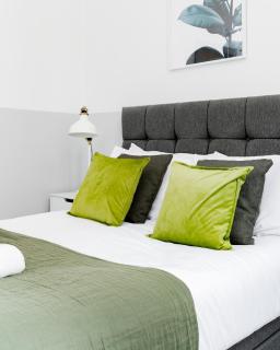 Modern Kensington Apartments - 9