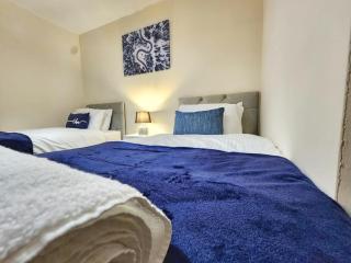Two Bedroom Apartment By Brookland Stays Serviced Accommodation Short Lets West Midlands With Free WiFi - Wyken - 5