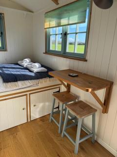 Lower Trewern Shepherds Hut - 3