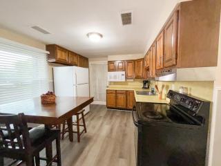 4 Bed, 2 Bath, Upper Flat - 4