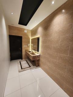 جناح فاخر بوصول ذاتي وفناء مطل - 1