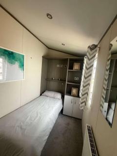 FlagShipSite-Caravan-Sleeps7-Fast Internet - Rhyl - 1