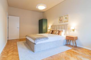 3BR Joyous Wonder by LovelyStay - Porto - 1