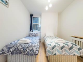 Comfy super king - Southend-on-Sea - 8