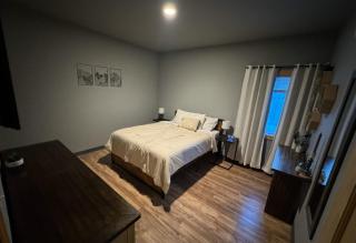 Cozy 2-bedroom Retreat In Town - Fairbanks - 8