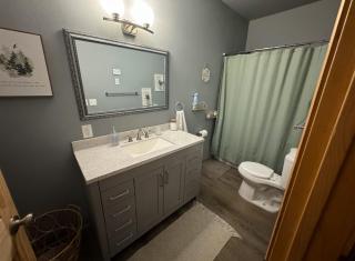 Cozy 2-bedroom Retreat In Town - 2