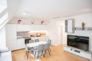 Best City Location 2-Bedroom Apartment - Bratislava - 9