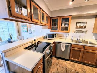 Farr Shores Cozy Retreat - Red Oak - 2