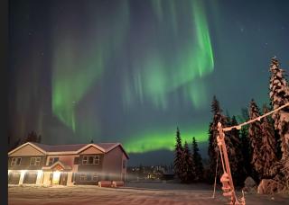 Luxury Riverfront Estate - Fairbanks - 8