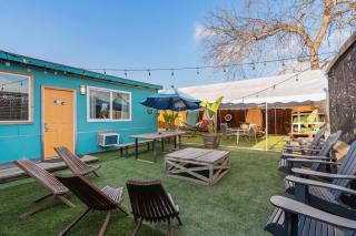 Next to Downtown Huge yard with Parking - San Diego - 1