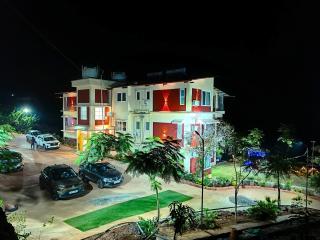 Vinayaka Stays - Infinity Pool and Breathtaking Valley View - Panchgani - 8