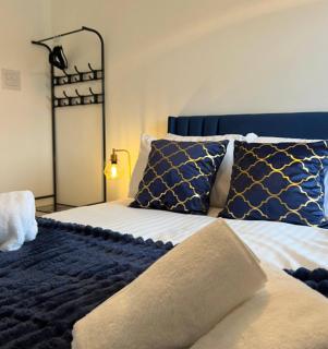 Rectory House Perfect for Families, Groups, Business, Contractors, Sutton Coldfield - Birmingham - 2