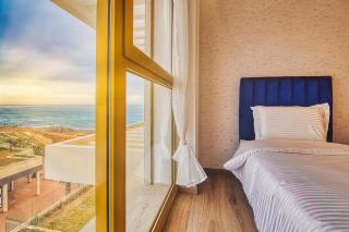 BlueVista - Yacht like Escape with Ocean Views - Rabat - 1
