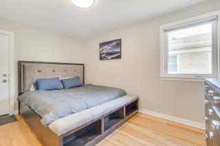 Home with Fenced Yard 13 Mi to Downtown Chicago! - Evanston - 3