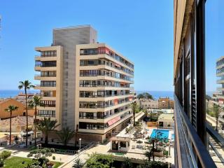 Exquisite Central 2 Bedroom apt, Pool, Views - Torremolinos - 0